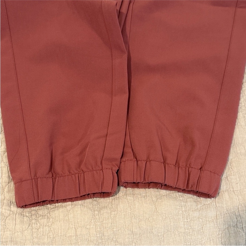 MATCHING SET Figs Oran top and Regina joggers - Mauve - Picture 10 of 11